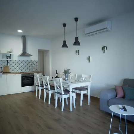 Apartment Petrich Jesenice (Split-Dalmatia)